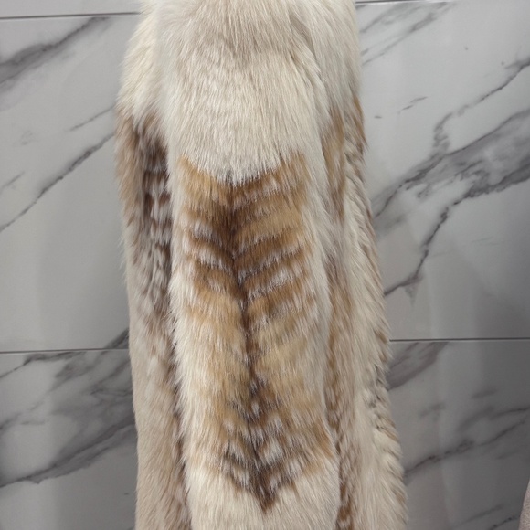 Arctic Royalty fur coat - Picture 1 of 4